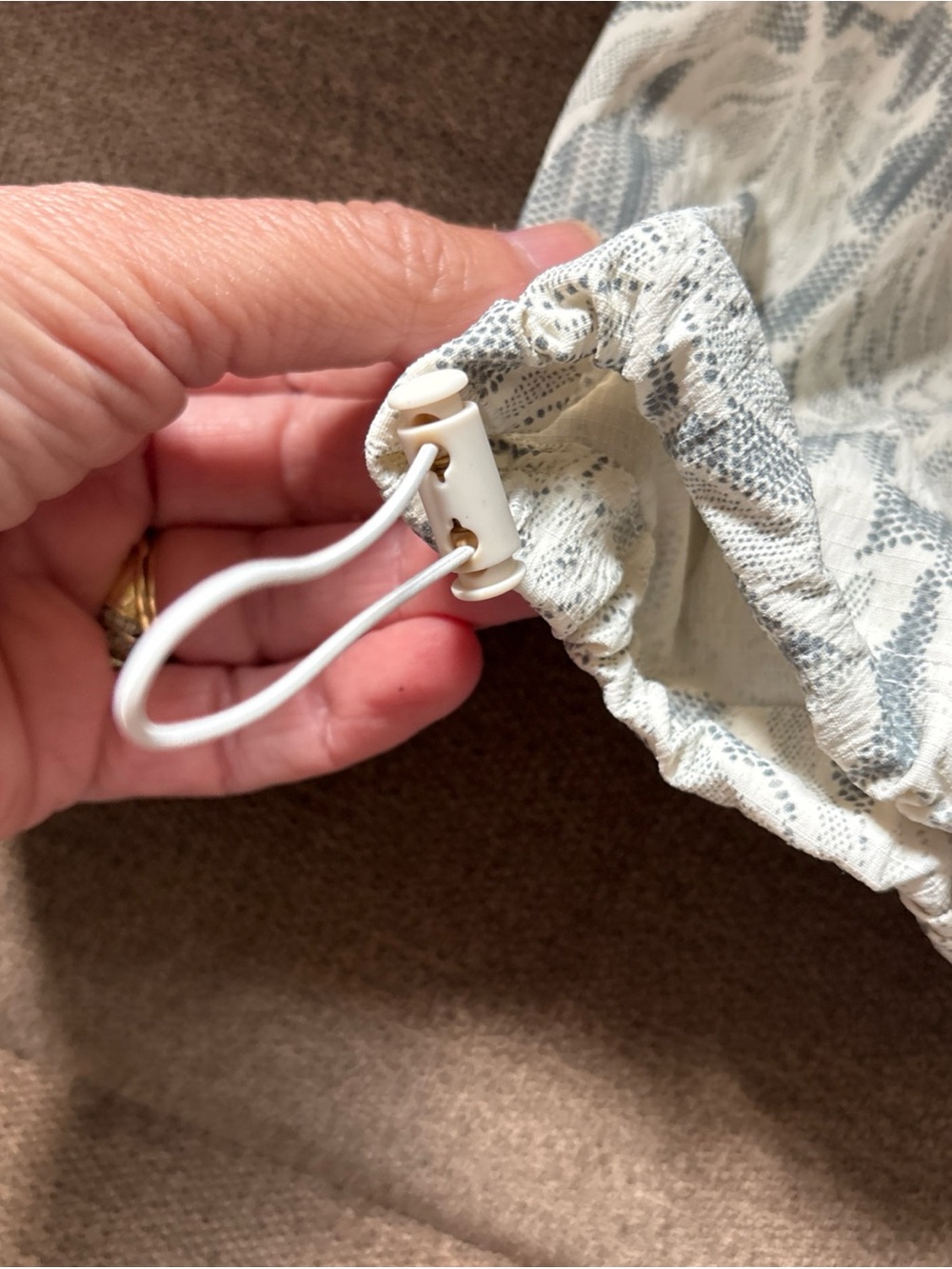 Athleta Trekkie Convertible Hike Pants Ethereal Bloom Magnolia White 10  NWOT - Picture 9 of 10
